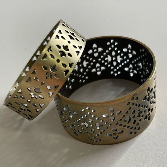 Gold tone cuff bracelets. Set of 2. - Picture 1 of 1